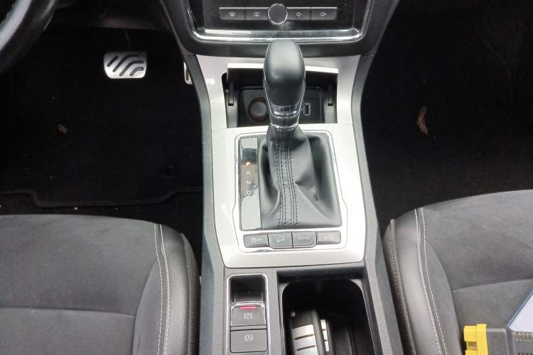 Used Roewe RX5 New Energy 2017 eRX5 50T Hybrid Connected Prestige Flagship Edition Gear Lever