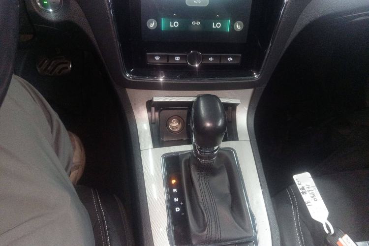 Used Roewe RX5 New Energy 2017 eRX5 50T Hybrid Connected Prestige Flagship Edition Gear Lever