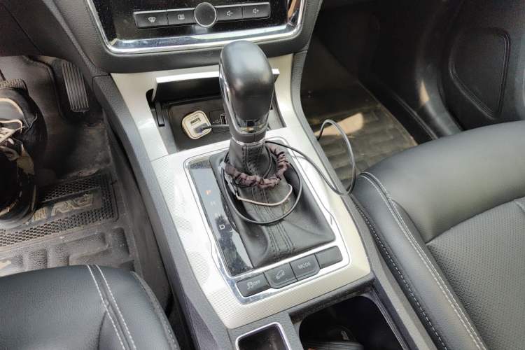 Used Roewe RX5 New Energy 2017 eRX5 50T Hybrid Connected Prestige Flagship Edition Gear Lever