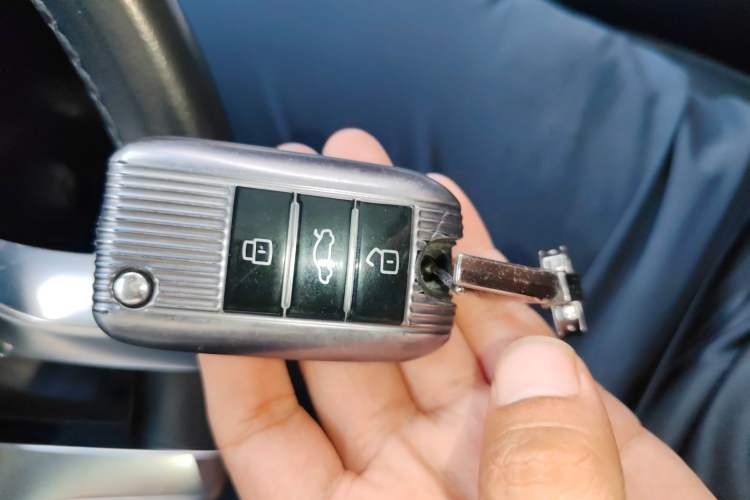 Used Roewe RX5 New Energy 2017 eRX5 50T Hybrid Connected Prestige Flagship Edition Interior 1