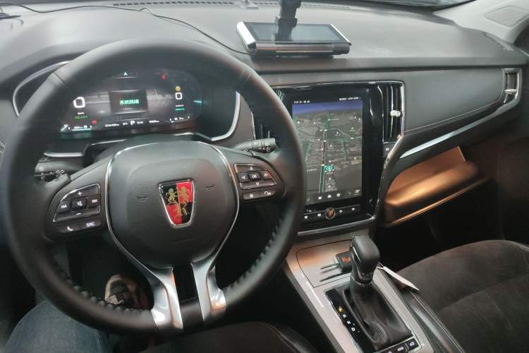 Used Roewe RX5 New Energy 2017 eRX5 50T Hybrid Connected Prestige Flagship Edition Interior 3