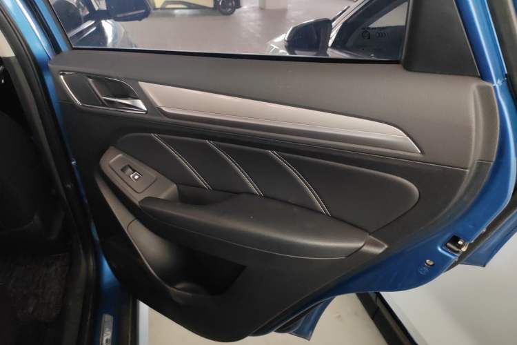Used Roewe RX5 New Energy 2017 eRX5 50T Hybrid Connected Prestige Flagship Edition Interior 6