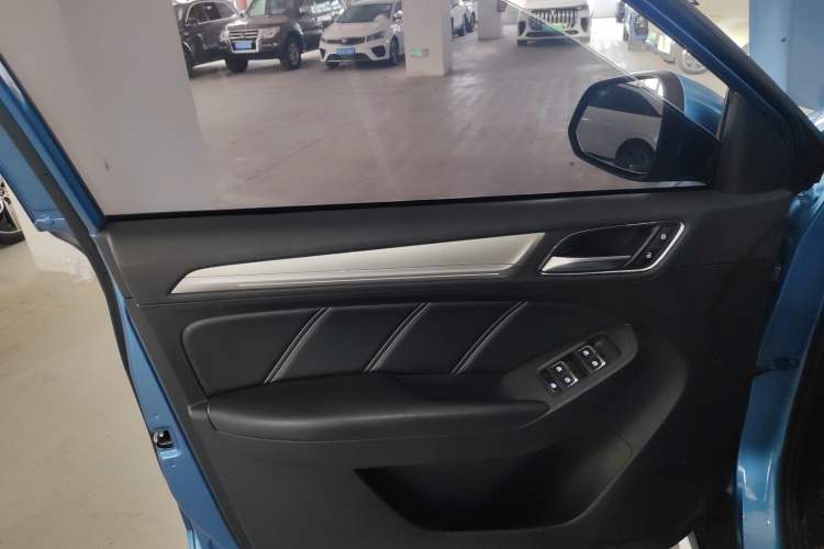 Used Roewe RX5 New Energy 2017 eRX5 50T Hybrid Connected Prestige Flagship Edition Interior 7