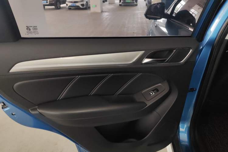 Used Roewe RX5 New Energy 2017 eRX5 50T Hybrid Connected Prestige Flagship Edition Interior 8