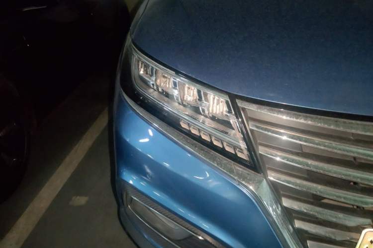 Used Roewe RX5 New Energy 2017 eRX5 50T Hybrid Connected Prestige Flagship Edition Right Front Headlight