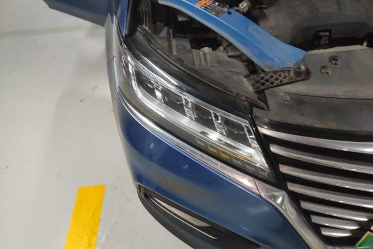 Used Roewe RX5 New Energy 2017 eRX5 50T Hybrid Connected Prestige Flagship Edition Right Front Headlight