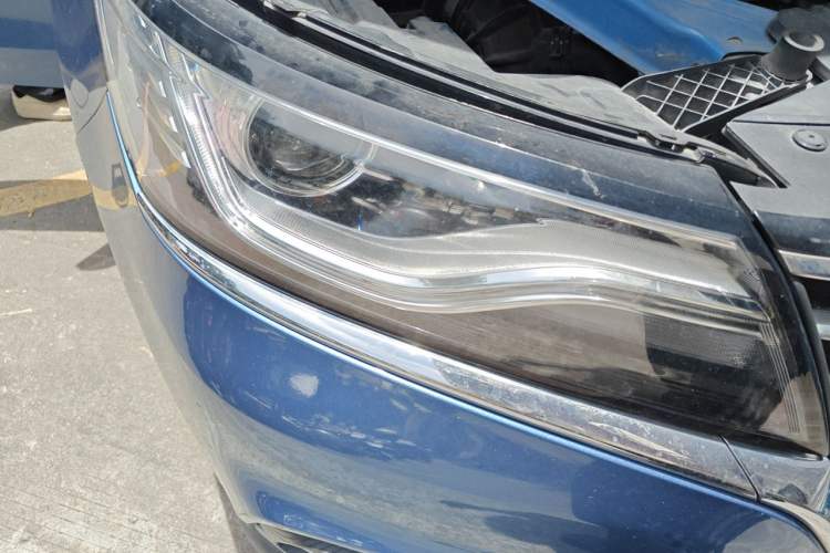 Used Roewe RX5 New Energy 2017 eRX5 50T Hybrid Connected Prestige Flagship Edition Right Front Headlight