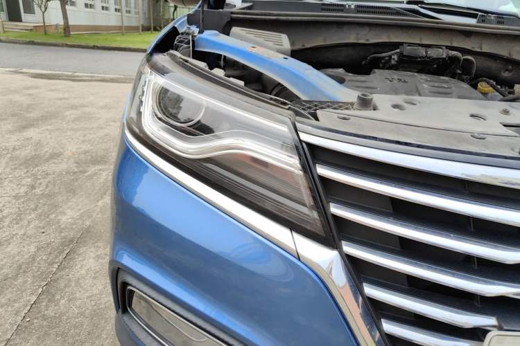 Used Roewe RX5 New Energy 2017 eRX5 50T Hybrid Connected Prestige Flagship Edition Right Front Headlight