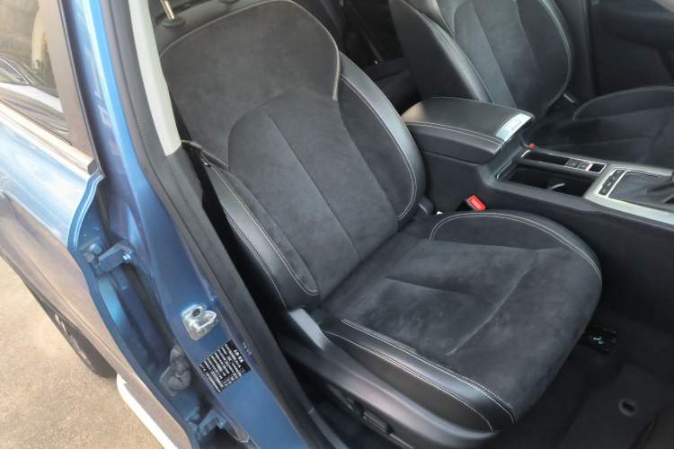Used Roewe RX5 New Energy 2017 eRX5 50T Hybrid Connected Prestige Flagship Edition Right Front Seat