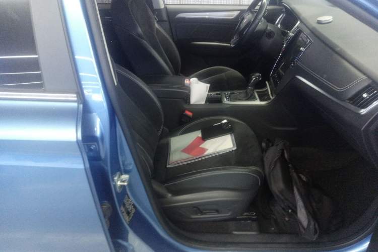 Used Roewe RX5 New Energy 2017 eRX5 50T Hybrid Connected Prestige Flagship Edition Right Front Seat