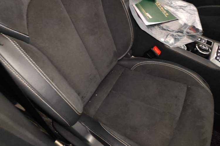 Used Roewe RX5 New Energy 2017 eRX5 50T Hybrid Connected Prestige Flagship Edition Right Front Seat