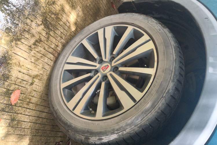 Used Roewe RX5 New Energy 2017 eRX5 50T Hybrid Connected Prestige Flagship Edition Right Front Wheel Hub