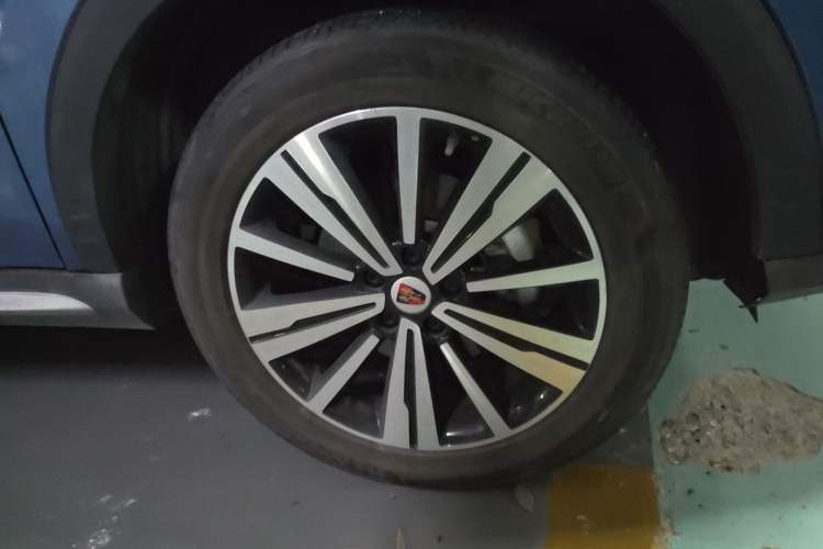 Used Roewe RX5 New Energy 2017 eRX5 50T Hybrid Connected Prestige Flagship Edition Right Front Wheel Hub