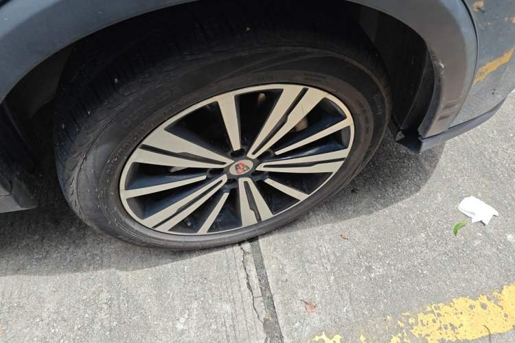 Used Roewe RX5 New Energy 2017 eRX5 50T Hybrid Connected Prestige Flagship Edition Right Front Wheel Hub