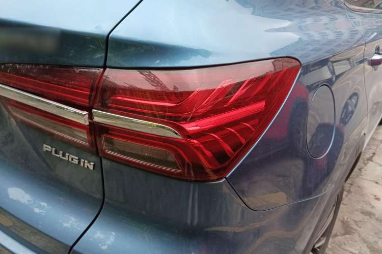 Used Roewe RX5 New Energy 2017 eRX5 50T Hybrid Connected Prestige Flagship Edition Right Rear Taillight