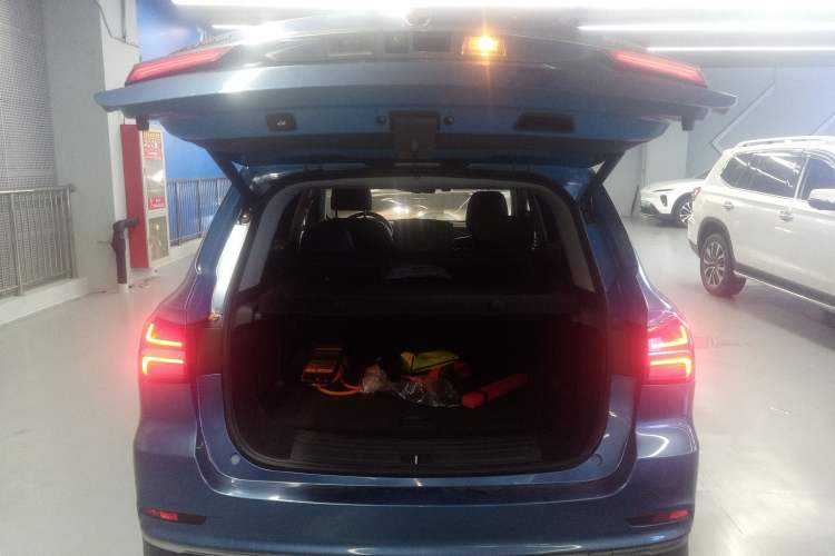Used Roewe RX5 New Energy 2017 eRX5 50T Hybrid Connected Prestige Flagship Edition Trunk