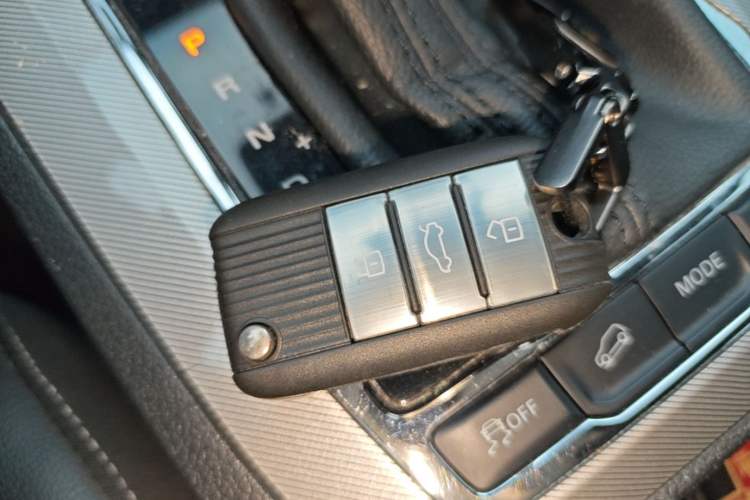 Used Roewe RX5 New Energy 2017 eRX5 50T Hybrid Connected Prestige Flagship Edition Vehicle Key