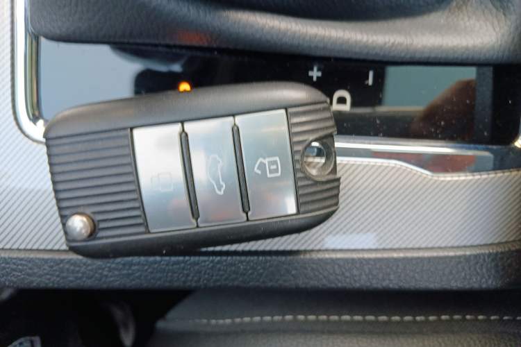 Used Roewe RX5 New Energy 2017 eRX5 50T Hybrid Connected Prestige Flagship Edition Vehicle Key