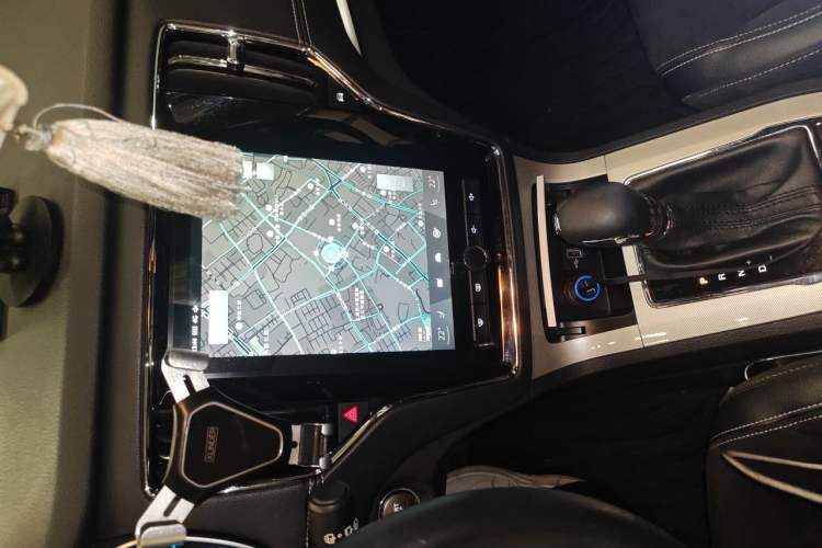 Used Roewe RX5 New Energy 2017 eRX5 50T Hybrid Connected Prestige Flagship Edition Audio And AC Panel
