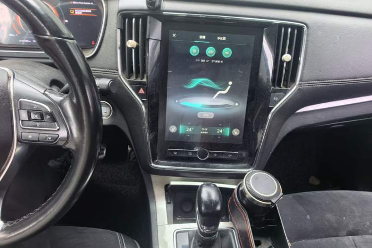 Used Roewe RX5 New Energy 2017 eRX5 50T Hybrid Connected Prestige Flagship Edition Audio And AC Panel