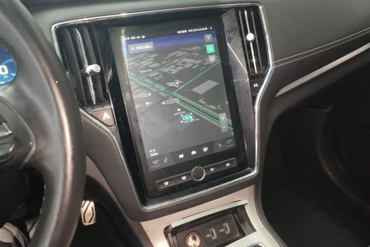 Used Roewe RX5 New Energy 2017 ERX5 EV400 Electric Internet Supreme Edition Audio And AC Panel