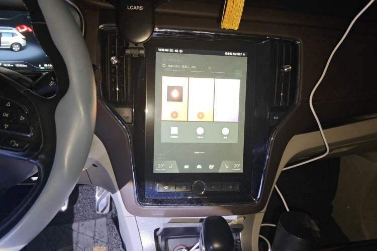 Used Roewe RX5 New Energy 2017 eRX5 50T Hybrid Connected Prestige Flagship Edition Audio And AC Panel