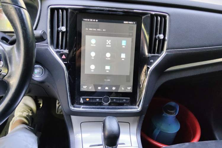 Used Roewe RX5 New Energy 2017 eRX5 50T Hybrid Connected Prestige Flagship Edition Audio And AC Panel