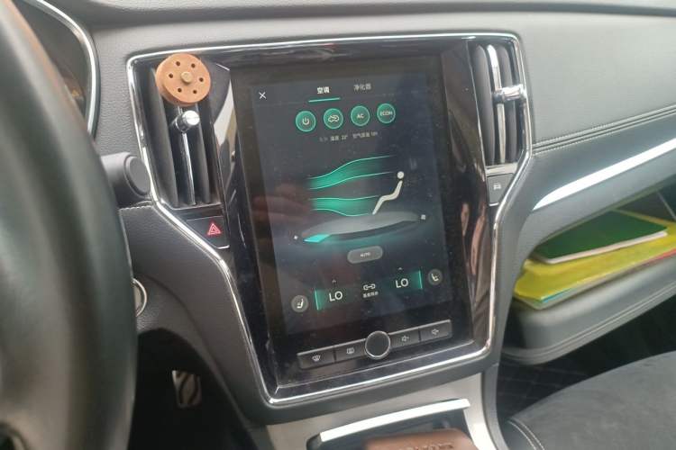 Used Roewe RX5 New Energy 2017 ERX5 EV400 Electric Internet Supreme Edition Audio And AC Panel