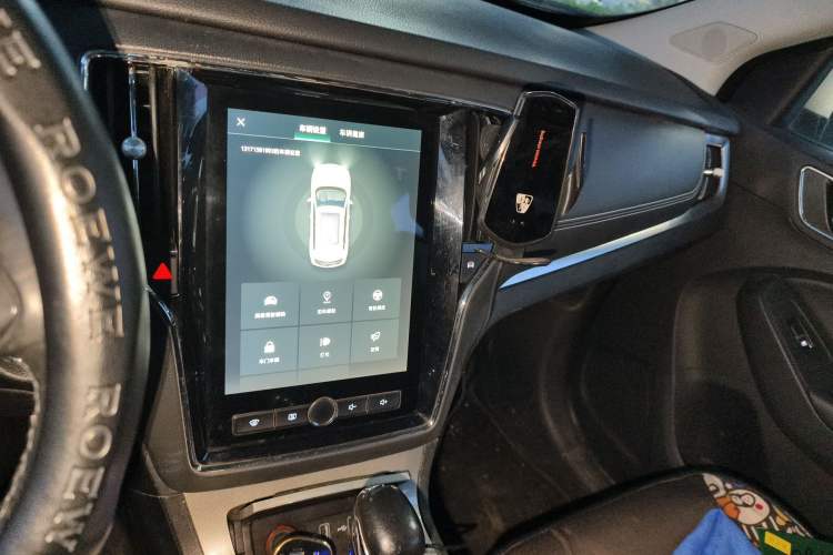 Used Roewe RX5 New Energy 2017 eRX5 50T Hybrid Connected Prestige Flagship Edition Audio And AC Panel