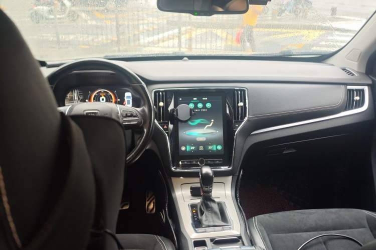 Used Roewe RX5 New Energy 2017 eRX5 50T Hybrid Connected Prestige Flagship Edition Center Console