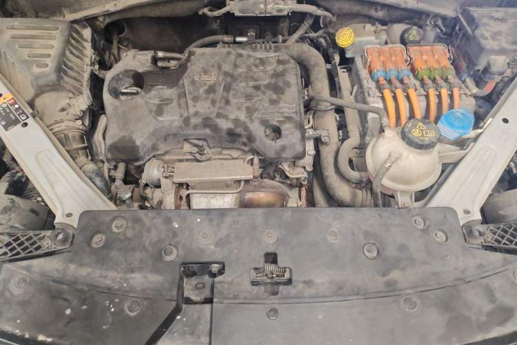 Used Roewe RX5 New Energy 2017 eRX5 50T Hybrid Connected Prestige Flagship Edition Engine Bay