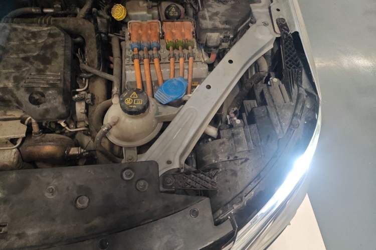 Used Roewe RX5 New Energy 2017 eRX5 50T Hybrid Connected Prestige Flagship Edition Engine Bay Left