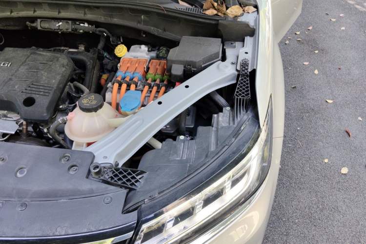 Used Roewe RX5 New Energy 2017 eRX5 50T Hybrid Connected Prestige Flagship Edition Engine Bay Left