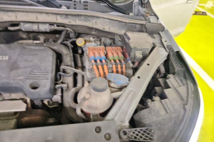 Used Roewe RX5 New Energy 2017 eRX5 50T Hybrid Connected Prestige Flagship Edition Engine Bay Left