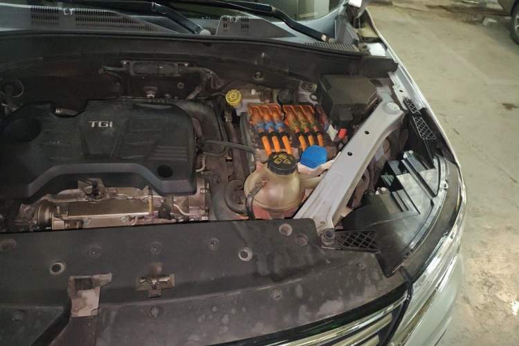 Used Roewe RX5 New Energy 2017 eRX5 50T Hybrid Connected Prestige Flagship Edition Engine Bay Left