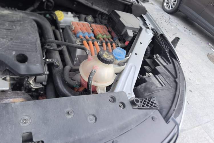 Used Roewe RX5 New Energy 2017 eRX5 50T Hybrid Connected Prestige Flagship Edition Engine Bay Left