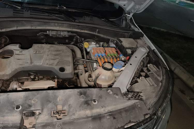 Used Roewe RX5 New Energy 2017 eRX5 50T Hybrid Connected Prestige Flagship Edition Engine Bay Left