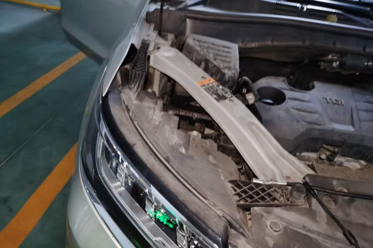 Used Roewe RX5 New Energy 2017 eRX5 50T Hybrid Connected Prestige Flagship Edition Engine Bay Right