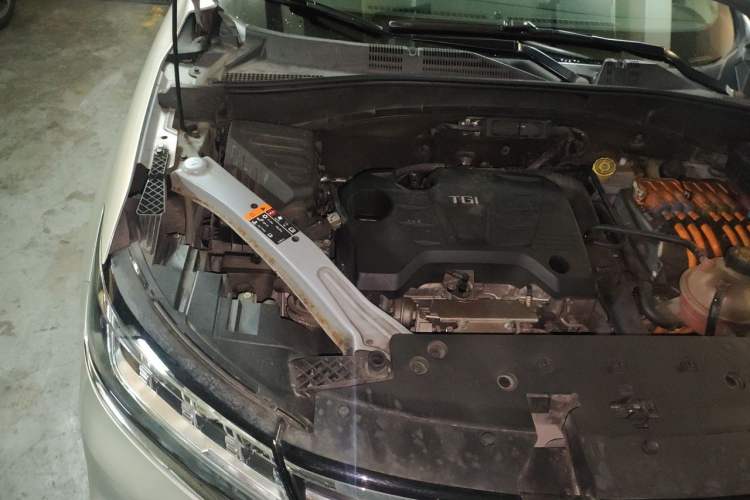 Used Roewe RX5 New Energy 2017 eRX5 50T Hybrid Connected Prestige Flagship Edition Engine Bay Right
