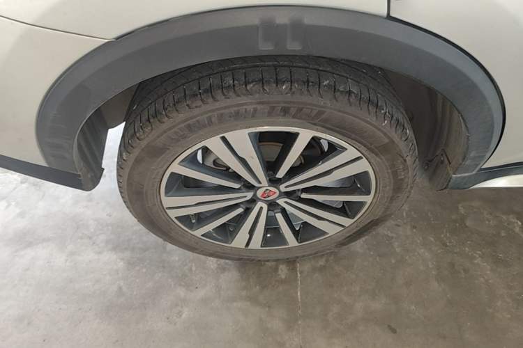 Used Roewe RX5 New Energy 2017 eRX5 50T Hybrid Connected Prestige Flagship Edition Exterior 5