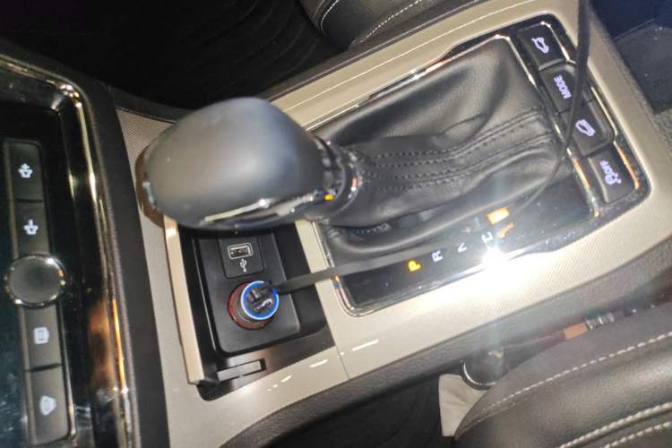Used Roewe RX5 New Energy 2017 eRX5 50T Hybrid Connected Prestige Flagship Edition Gear Lever
