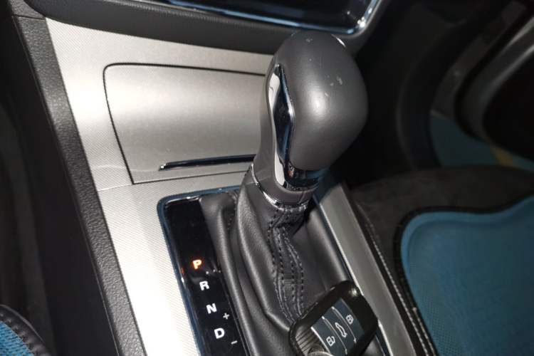 Used Roewe RX5 New Energy 2017 eRX5 50T Hybrid Connected Prestige Flagship Edition Gear Lever