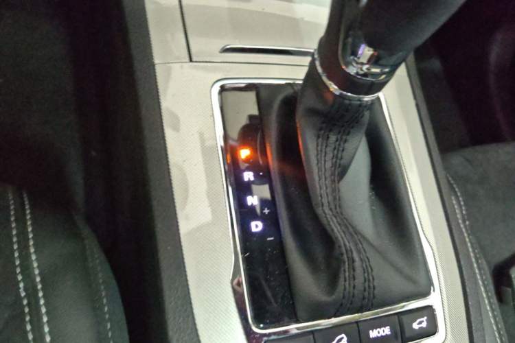 Used Roewe RX5 New Energy 2017 eRX5 50T Hybrid Connected Prestige Flagship Edition Gear Lever