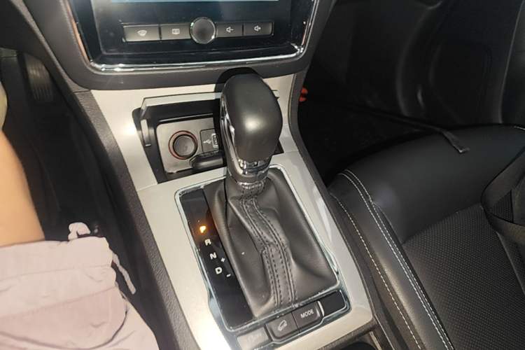 Used Roewe RX5 New Energy 2017 eRX5 50T Hybrid Connected Prestige Flagship Edition Gear Lever