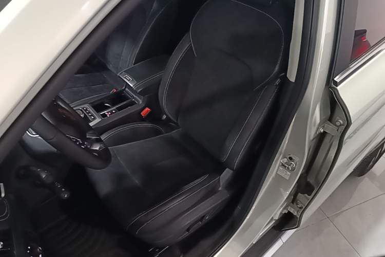 Used Roewe RX5 New Energy 2017 ERX5 EV400 Electric Internet Supreme Edition Left Front Seat