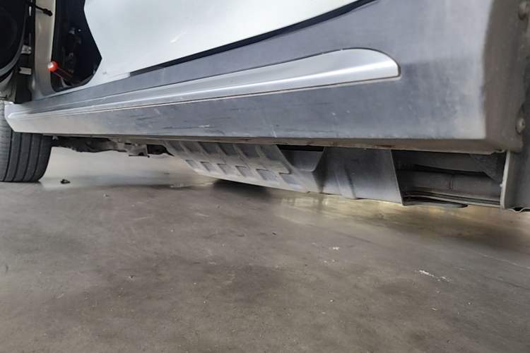Used Roewe RX5 New Energy 2017 eRX5 50T Hybrid Connected Prestige Flagship Edition Left Side Sill