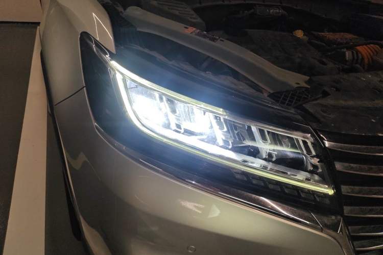 Used Roewe RX5 New Energy 2017 eRX5 50T Hybrid Connected Prestige Flagship Edition Right Front Headlight