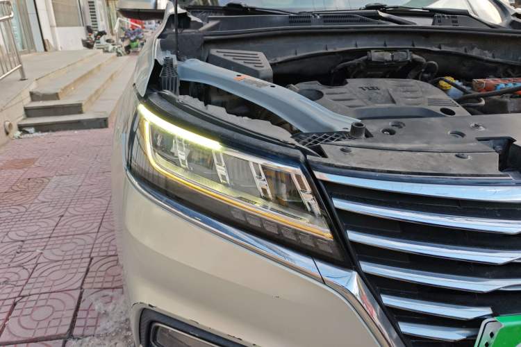 Used Roewe RX5 New Energy 2017 eRX5 50T Hybrid Connected Prestige Flagship Edition Right Front Headlight