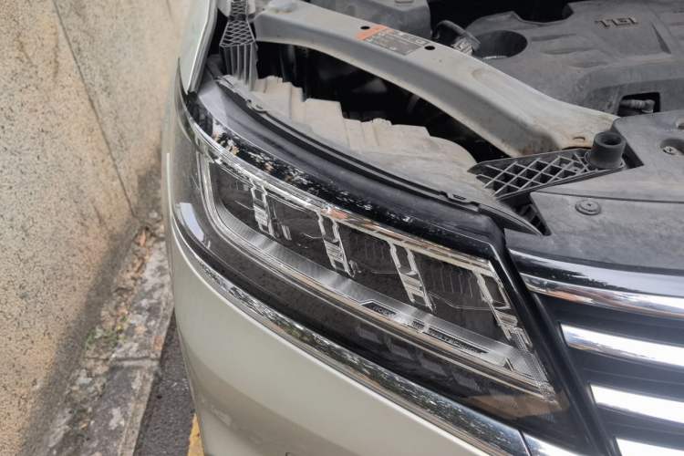 Used Roewe RX5 New Energy 2017 eRX5 50T Hybrid Connected Prestige Flagship Edition Right Front Headlight