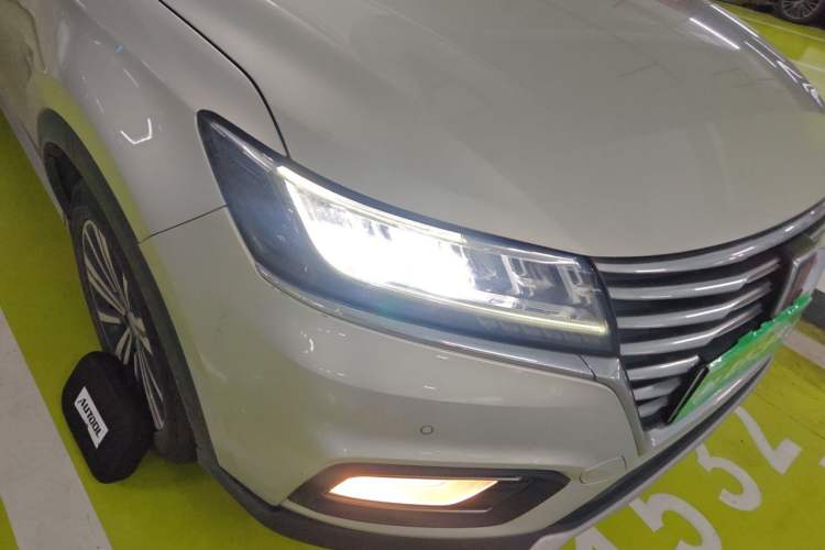 Used Roewe RX5 New Energy 2017 eRX5 50T Hybrid Connected Prestige Flagship Edition Right Front Headlight